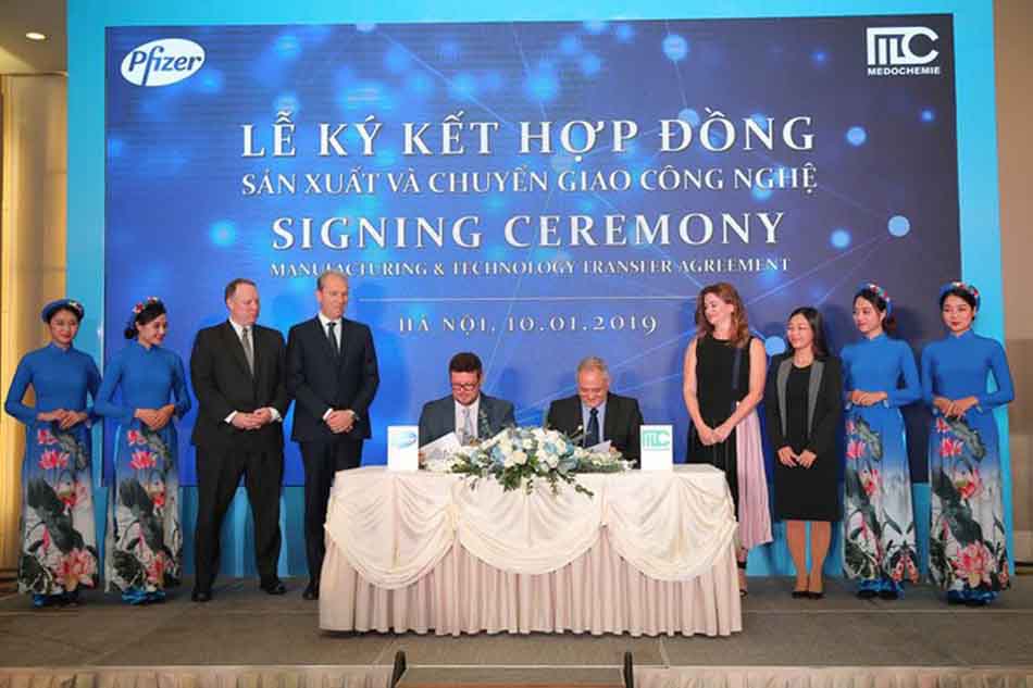 Lễ ký kết chuyển giao công nghệ của Pfizer tại Việt Nam